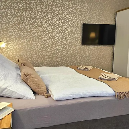 Podzamci Apartment *