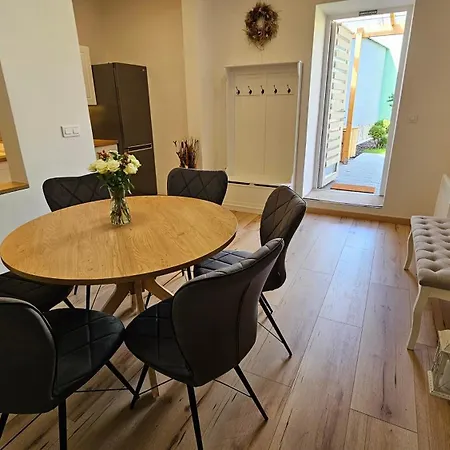 Apartment Podzamci *