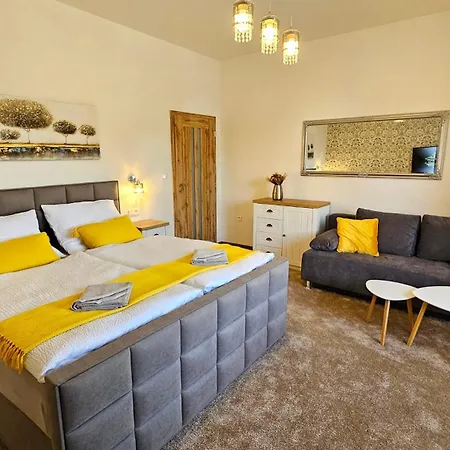 Podzamci Apartment