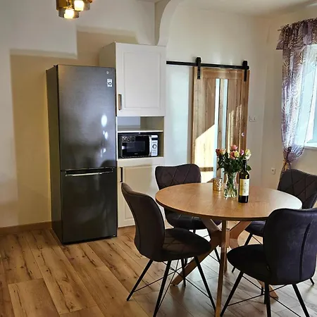 Apartment Podzamci *