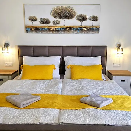 Podzámčí Apartamento *